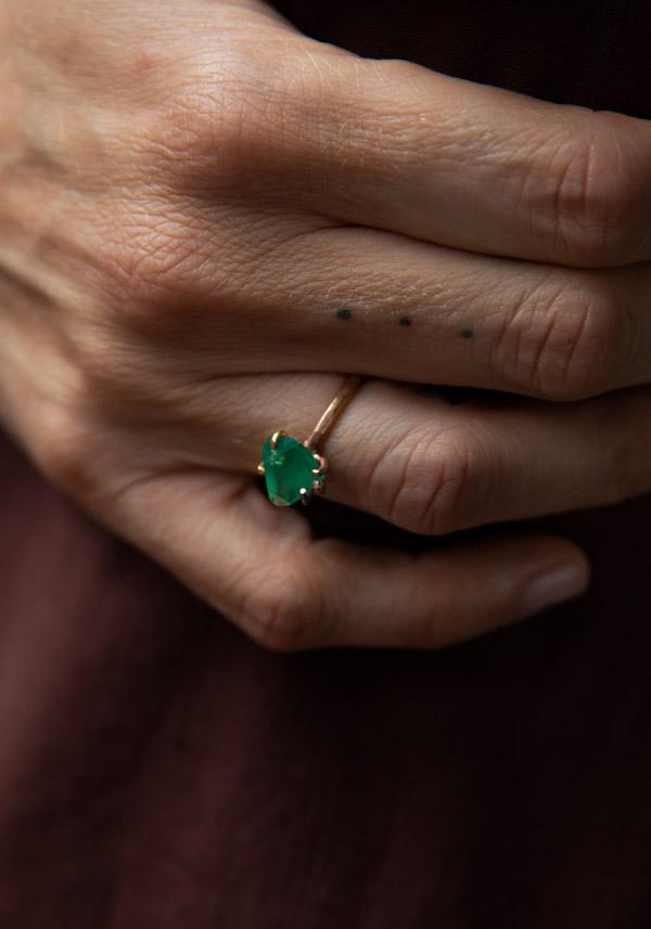 Rose & Lini VARIANCE OBJECTS “LARGE EMERALD” GOLD RING || Size 52 Vendita Economica