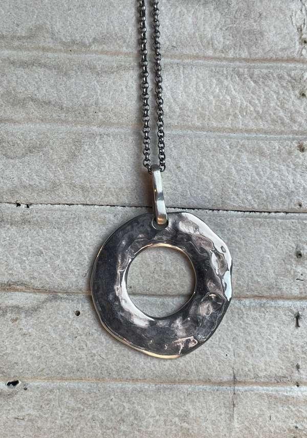 Rose & Lini ROSAMARIA “GALATEA” ROUND SILVER PENDANT NECKLACE Offerta Giorno del Papà