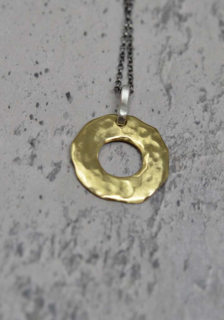 Rose & Lini ROSAMARIA ROUND BRONZE PENDANT NECKLACE Offerta San Valentino