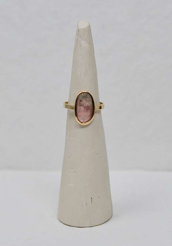 Rose & Lini MAITEA “OVAL” ROSE TOURMALINE RING Nuovi prodotti