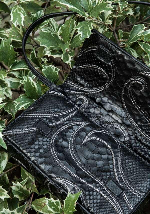 Rose & Lini SIMONA TAGLIAFERRI BLACK PYTHON POCHETTE BAG Prezzo basso