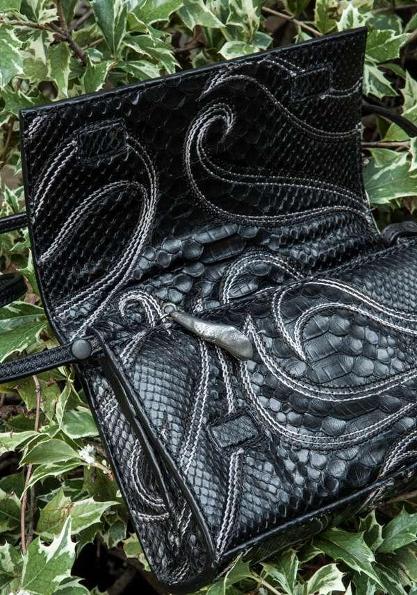 Rose & Lini SIMONA TAGLIAFERRI BLACK PYTHON POCHETTE BAG Prezzo basso