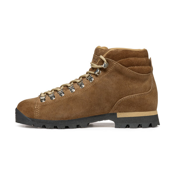 Scarpa PRIMITIVE Reinterprets the tradition style in a modern key In vendita