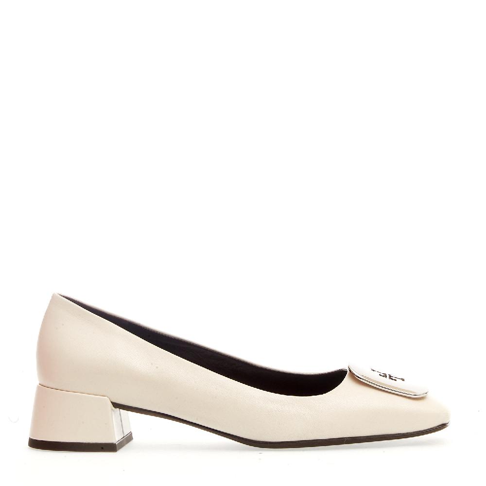 Sorelle Perego Pump pelle panna fibbia logo argento tacco 40 Nuovi prodotti